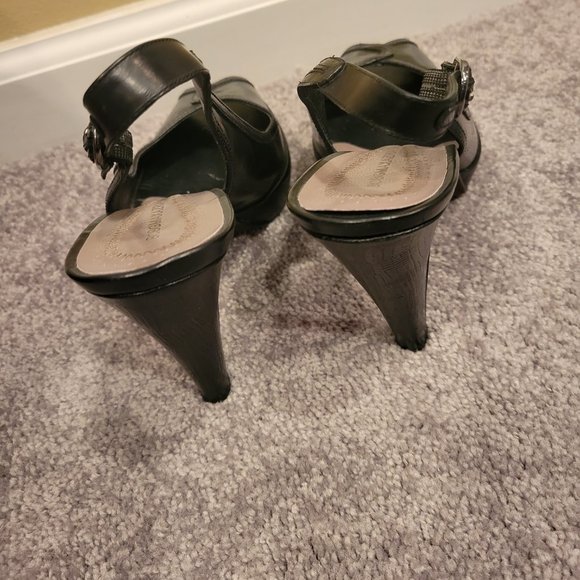 BCBGMaxAzria Black Leather Heels, size 8B/38 - Picture 6 of 6